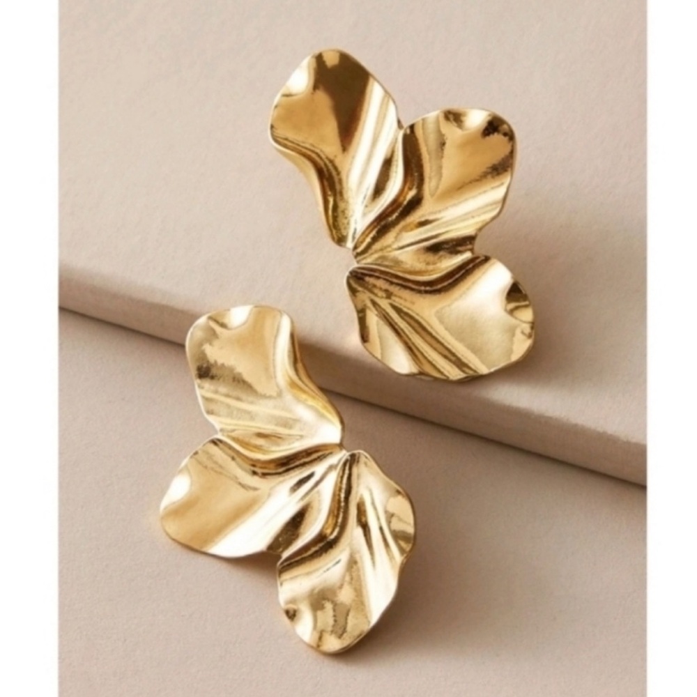 New! Molten Asymetrical Floral Gold Post Earrings (2022) NWOT